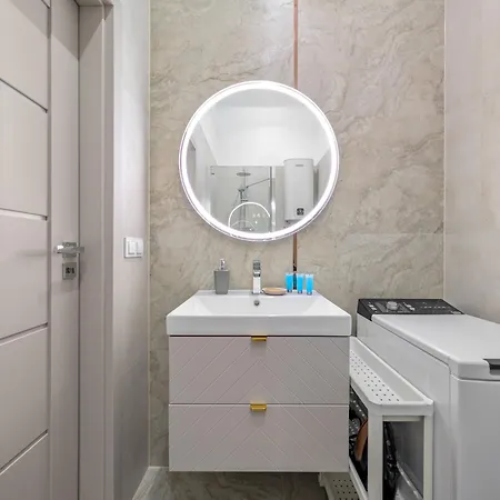 Apartament Rynek With Balcony By Bookinghost